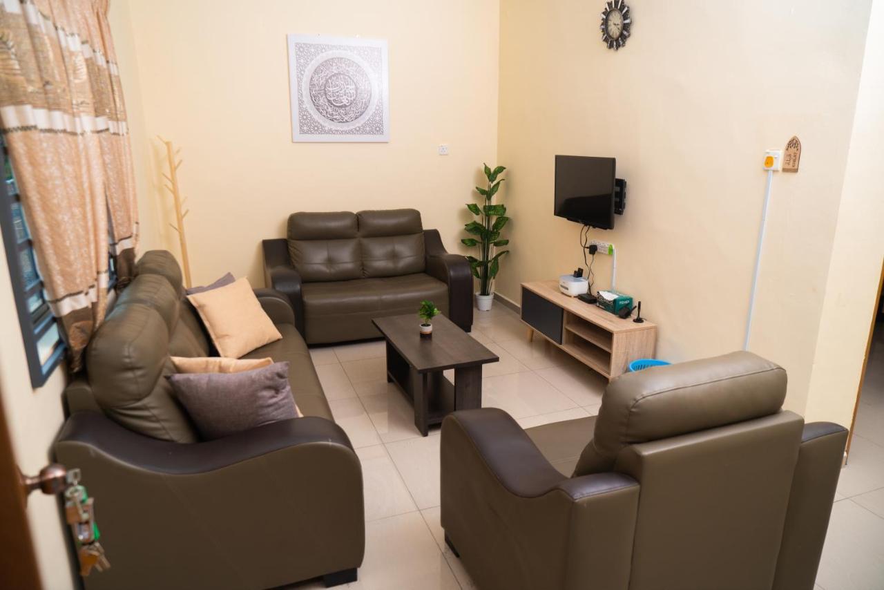 Adorable 3-Bedroom Home With Pool, Wi-Fi And Bbq Rembau エクステリア 写真
