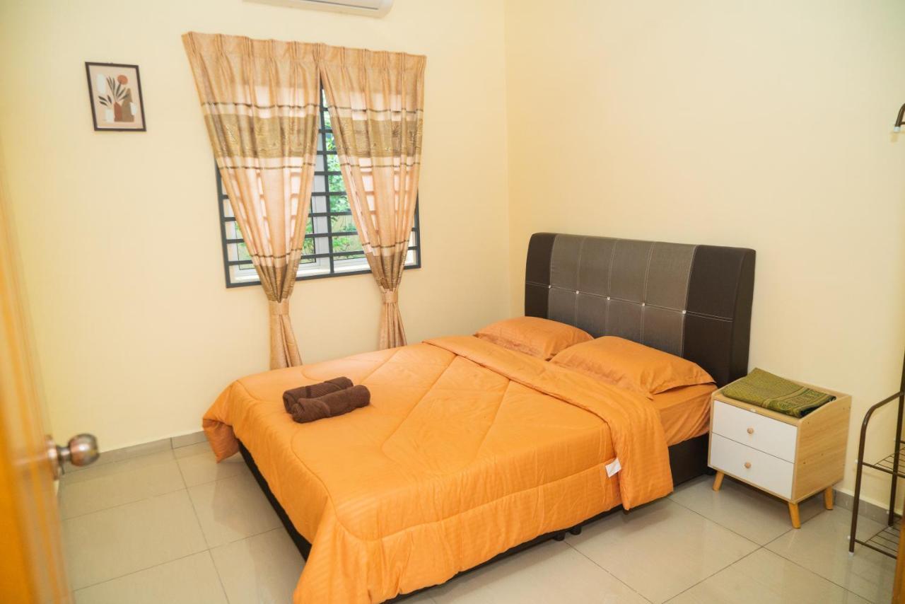 Adorable 3-Bedroom Home With Pool, Wi-Fi And Bbq Rembau エクステリア 写真
