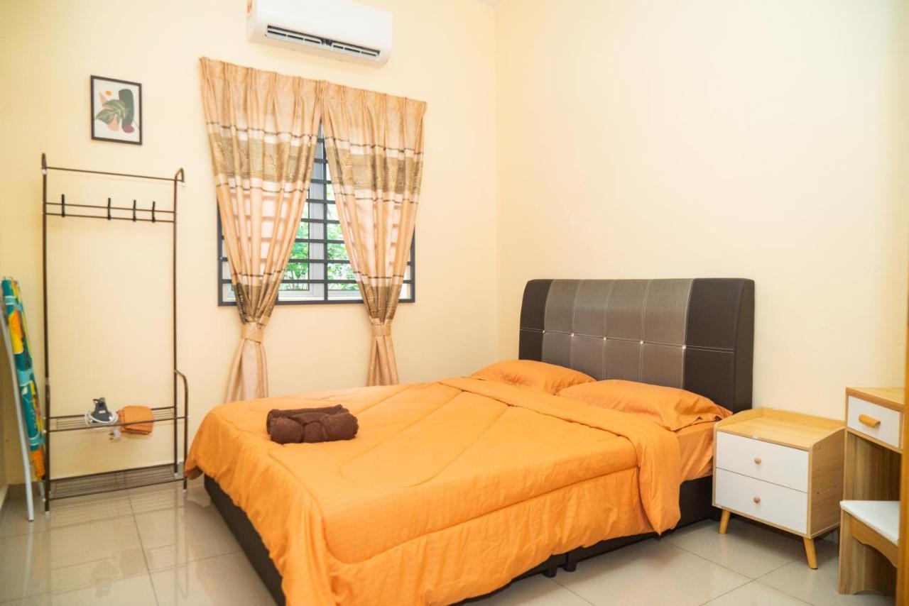 Adorable 3-Bedroom Home With Pool, Wi-Fi And Bbq Rembau エクステリア 写真