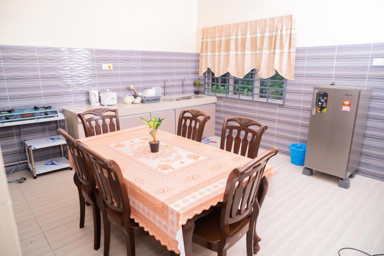 Adorable 3-Bedroom Home With Pool, Wi-Fi And Bbq Rembau エクステリア 写真