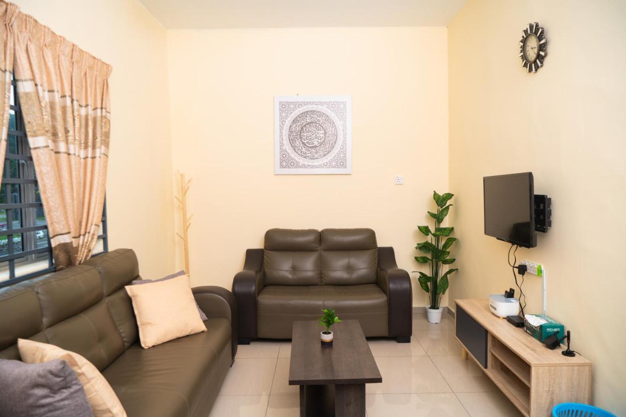 Adorable 3-Bedroom Home With Pool, Wi-Fi And Bbq Rembau エクステリア 写真
