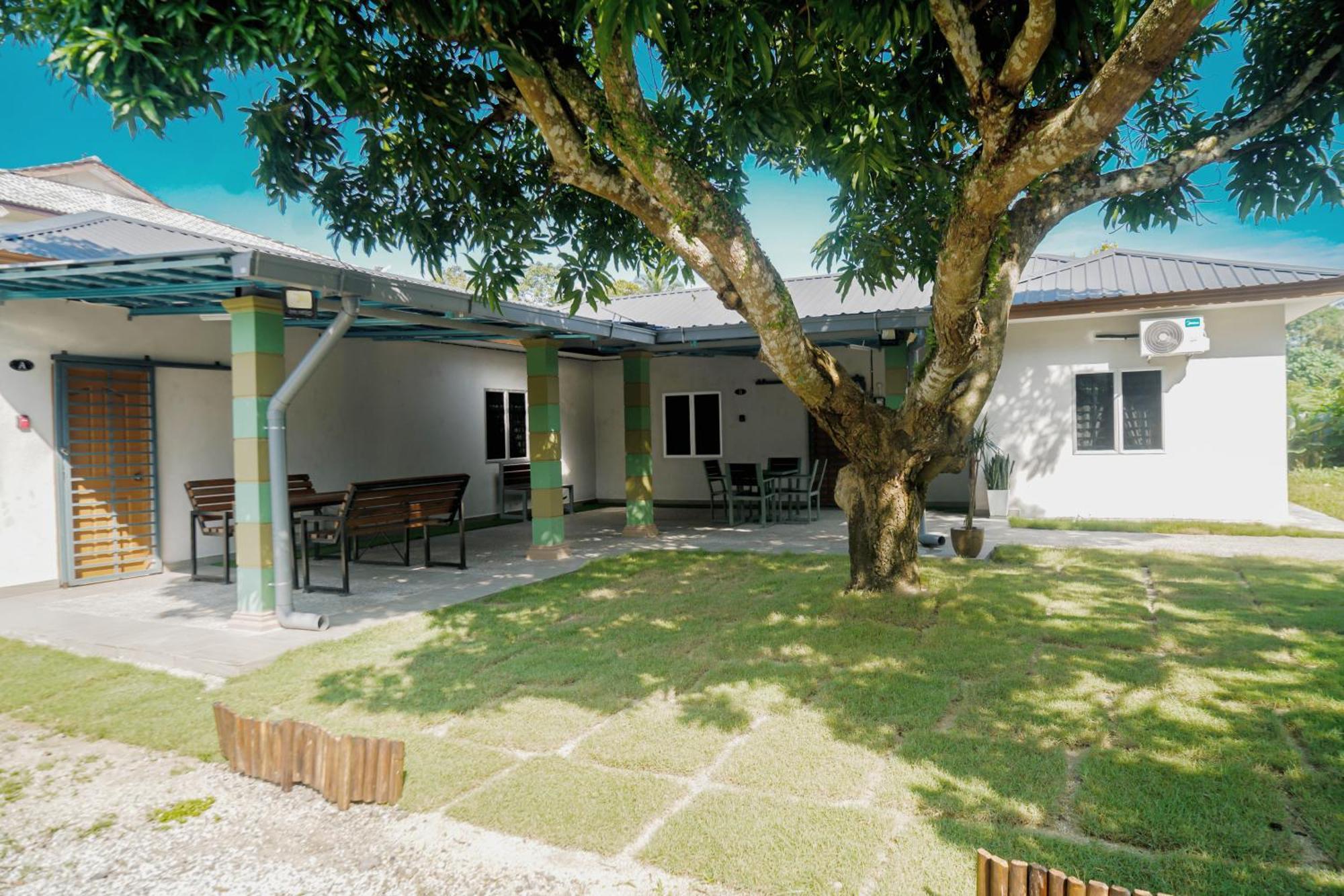 Adorable 3-Bedroom Home With Pool, Wi-Fi And Bbq Rembau エクステリア 写真