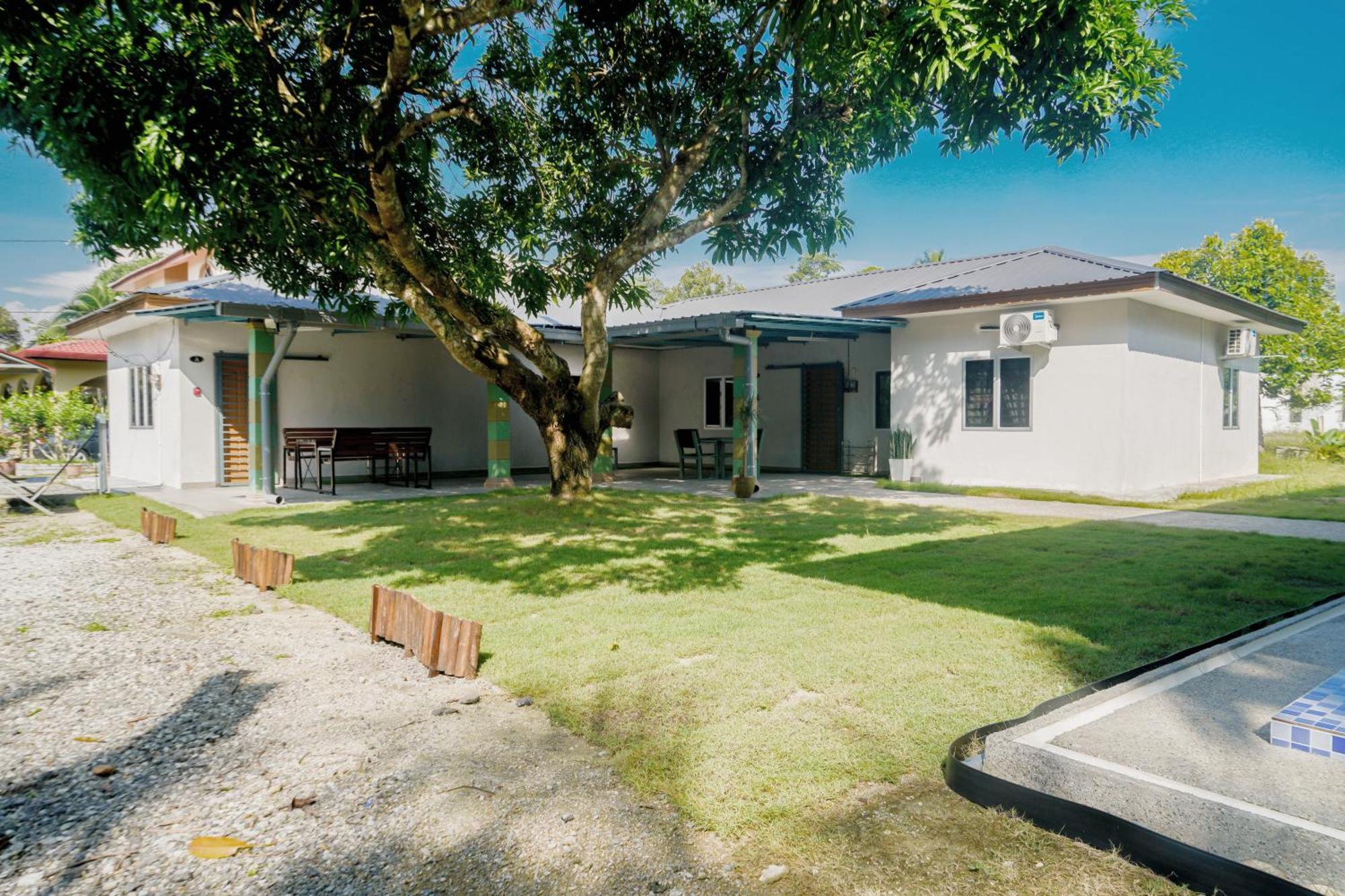 Adorable 3-Bedroom Home With Pool, Wi-Fi And Bbq Rembau エクステリア 写真